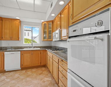 1325 Arizona Avenue - Photo Thumbnail 24