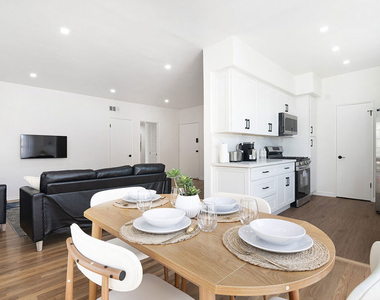 344 S Rexford Drive - Photo Thumbnail 7