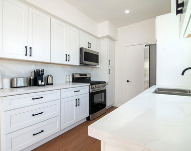 344 S Rexford Drive - Photo Thumbnail 9