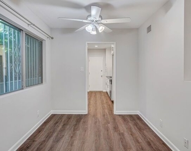 1006 Havenhurst - Photo Thumbnail 7