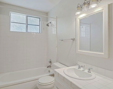 1006 Havenhurst - Photo Thumbnail 20