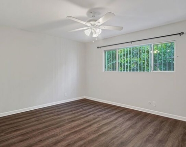 1006 Havenhurst - Photo Thumbnail 14