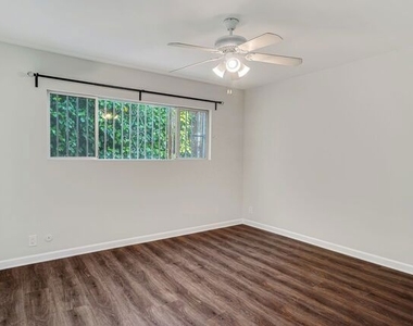 1006 Havenhurst - Photo Thumbnail 18