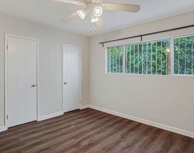 1006 Havenhurst - Photo Thumbnail 19