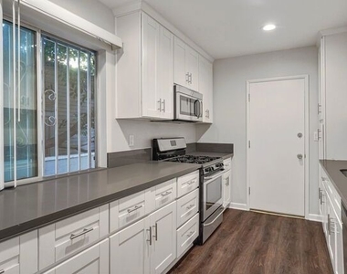 1006 Havenhurst - Photo Thumbnail 8