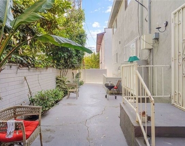 1006 Havenhurst - Photo Thumbnail 11