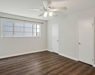 1006 Havenhurst - Photo Thumbnail 12
