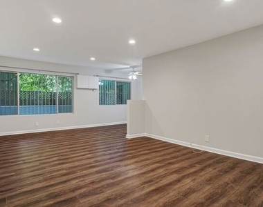 1006 Havenhurst - Photo Thumbnail 3