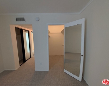 415 Montana Avenue - Photo Thumbnail 12