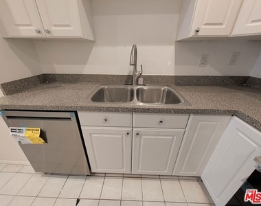 415 Montana Avenue - Photo Thumbnail 21