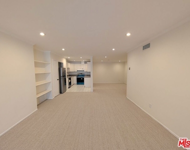 415 Montana Avenue - Photo Thumbnail 17