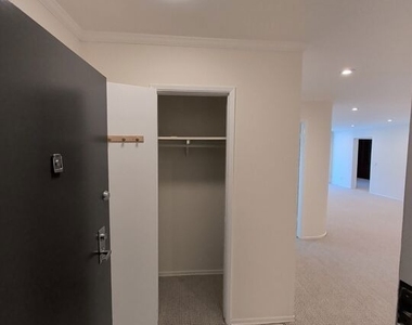 415 Montana Avenue - Photo Thumbnail 2