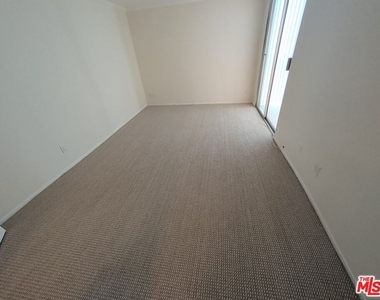 415 Montana Avenue - Photo Thumbnail 11