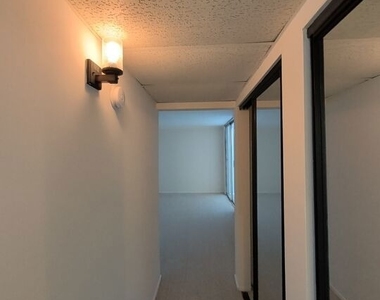 415 Montana Avenue - Photo Thumbnail 9