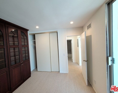 415 Montana Avenue - Photo Thumbnail 28
