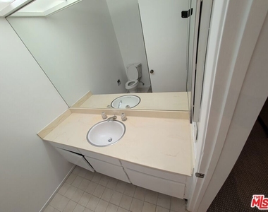 415 Montana Avenue - Photo Thumbnail 7