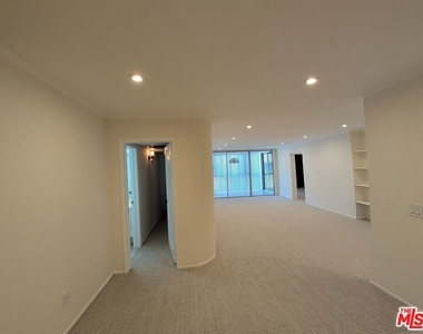 415 Montana Avenue - Photo Thumbnail 4