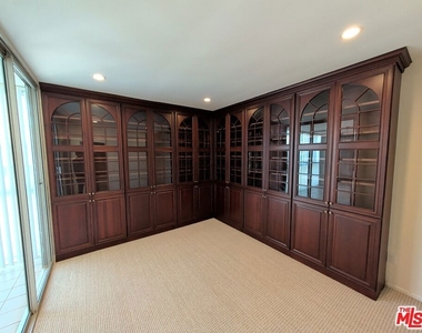 415 Montana Avenue - Photo Thumbnail 25