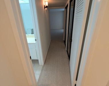 415 Montana Avenue - Photo Thumbnail 6