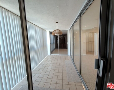 415 Montana Avenue - Photo Thumbnail 15