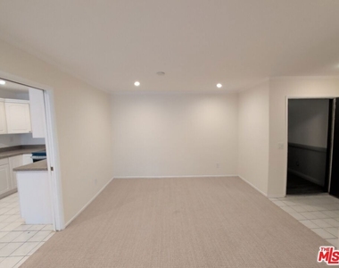 415 Montana Avenue - Photo Thumbnail 5