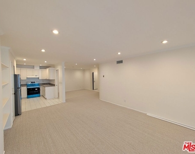 415 Montana Avenue - Photo Thumbnail 31