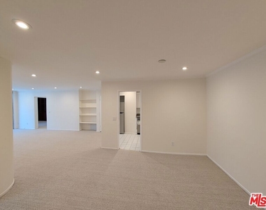415 Montana Avenue - Photo Thumbnail 3