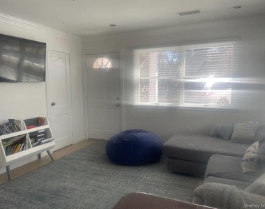35 Maple Street - Photo Thumbnail 6