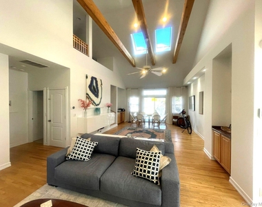 35 Maple Street - Photo Thumbnail 1