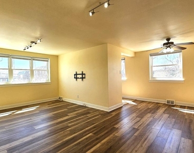2806 Ryerson Place - Photo Thumbnail 2