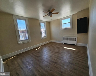 718 S 52nd Street S - Photo Thumbnail 2