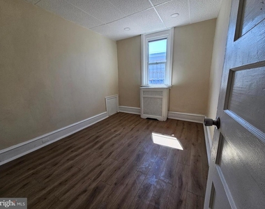 718 S 52nd Street S - Photo Thumbnail 3