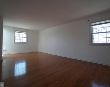 8602 Chapel View Road - Photo Thumbnail 7
