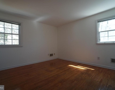 8602 Chapel View Road - Photo Thumbnail 13