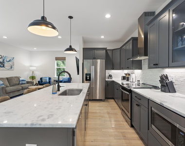 1700 Evergreen Avenue - Photo Thumbnail 3