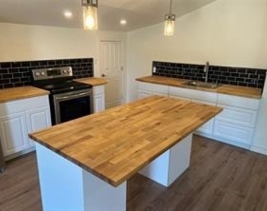15430 Stroup Cir - Photo Thumbnail 3