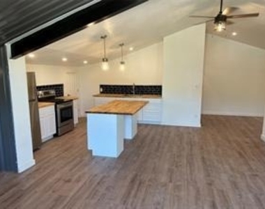 15430 Stroup Cir - Photo Thumbnail 4