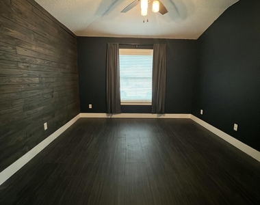 1115 Main Street - Photo Thumbnail 7