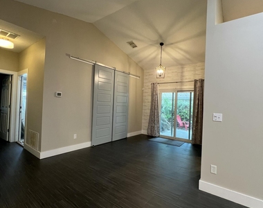 1115 Main Street - Photo Thumbnail 3