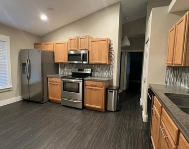 1115 Main Street - Photo Thumbnail 5