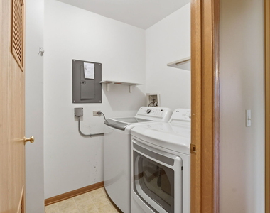 490 Westwood Court - Photo Thumbnail 16