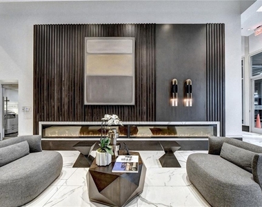 400 W Peachtree Street Nw - Photo Thumbnail 1
