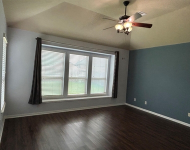 7936 Lake Commons Drive - Photo Thumbnail 20
