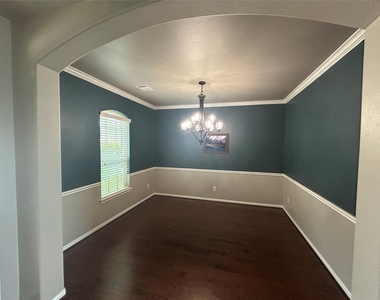 7936 Lake Commons Drive - Photo Thumbnail 5