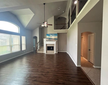 7936 Lake Commons Drive - Photo Thumbnail 8