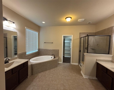 7936 Lake Commons Drive - Photo Thumbnail 21