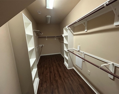 7936 Lake Commons Drive - Photo Thumbnail 23