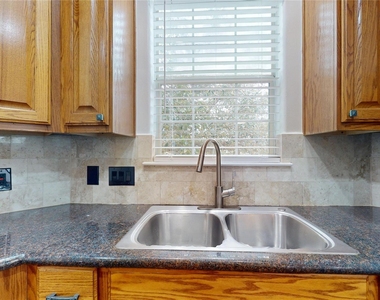 328 Malone Street - Photo Thumbnail 14