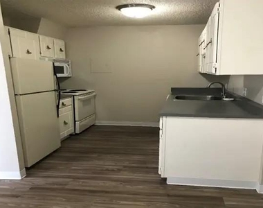 11051 W 63rd Pl - Photo Thumbnail 5
