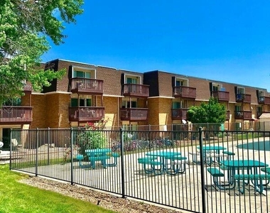 11051 W 63rd Pl - Photo Thumbnail 1